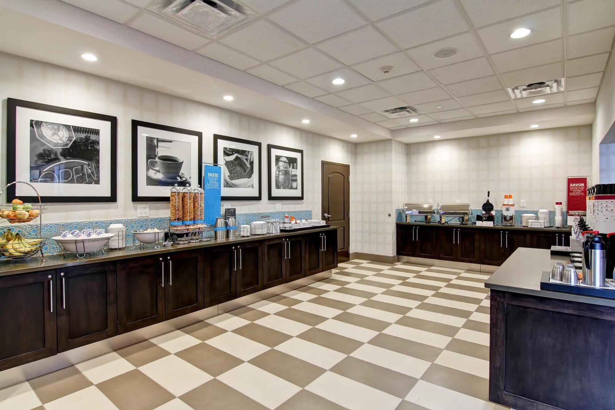 Hampton Inn & Suites By Hilton Saskatoon Airport Kültér fotó